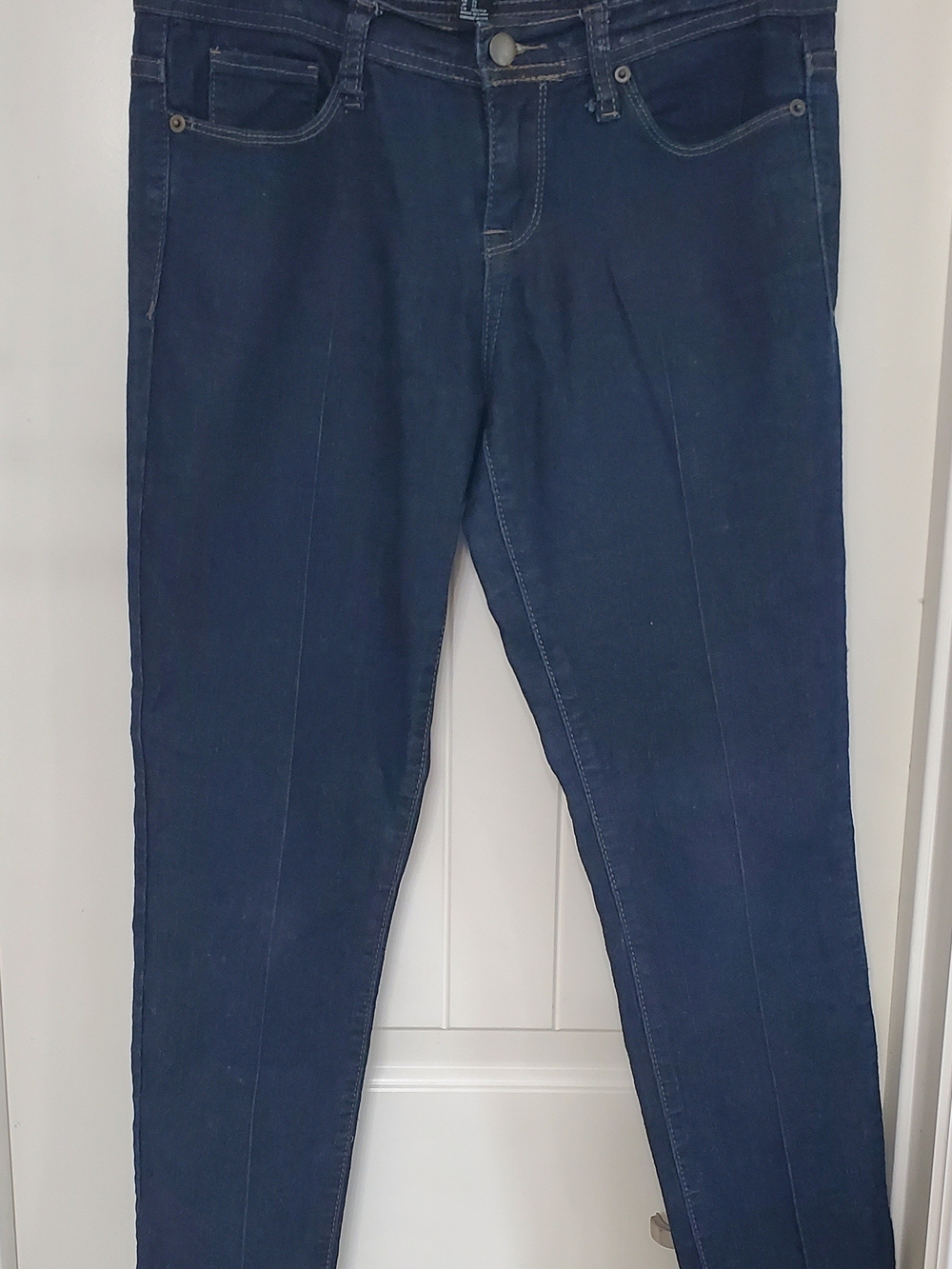 Forever 21 Women's Slim Straight Dark Navy Jeans